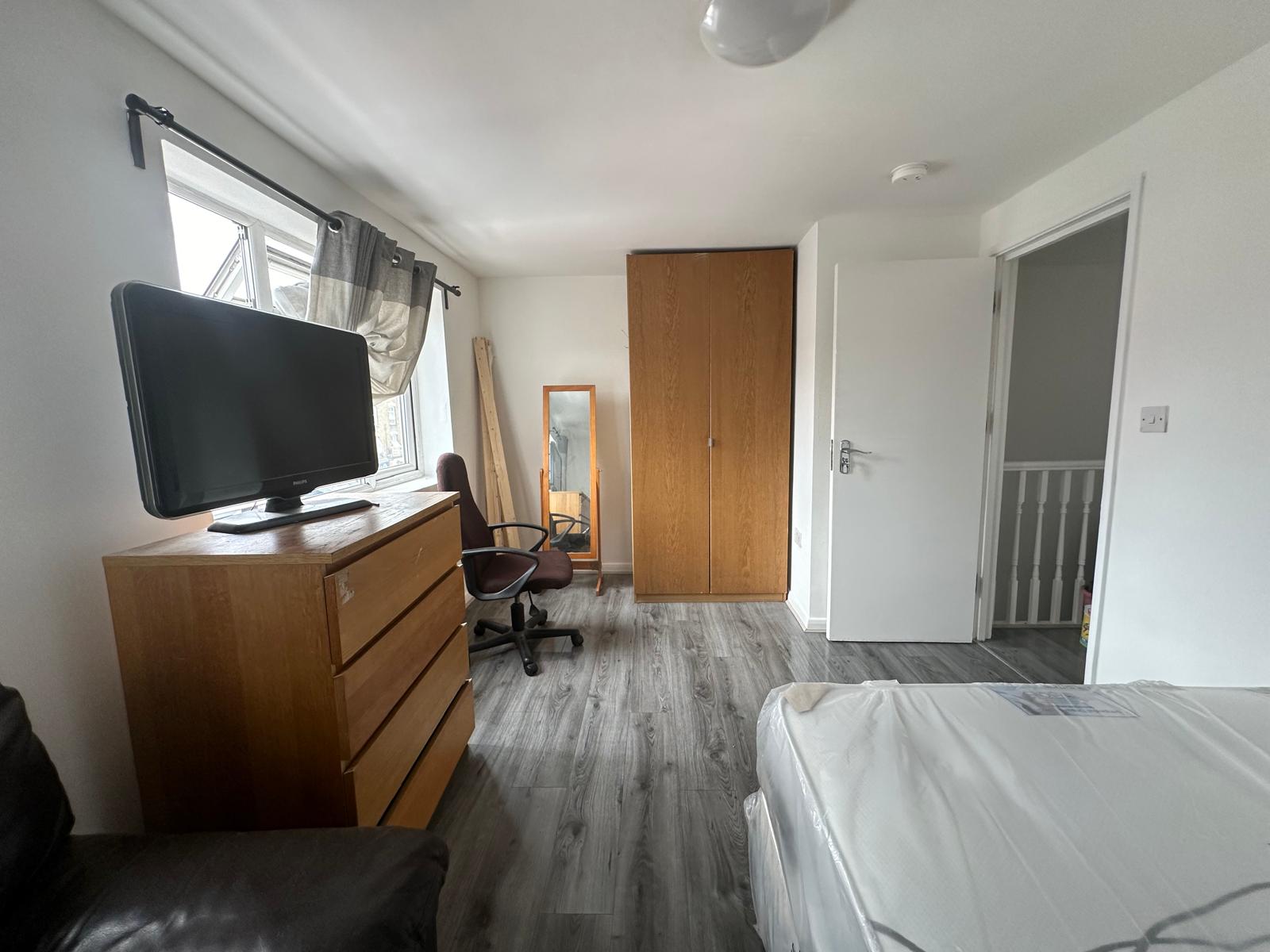 Room Barking Road in Greater London