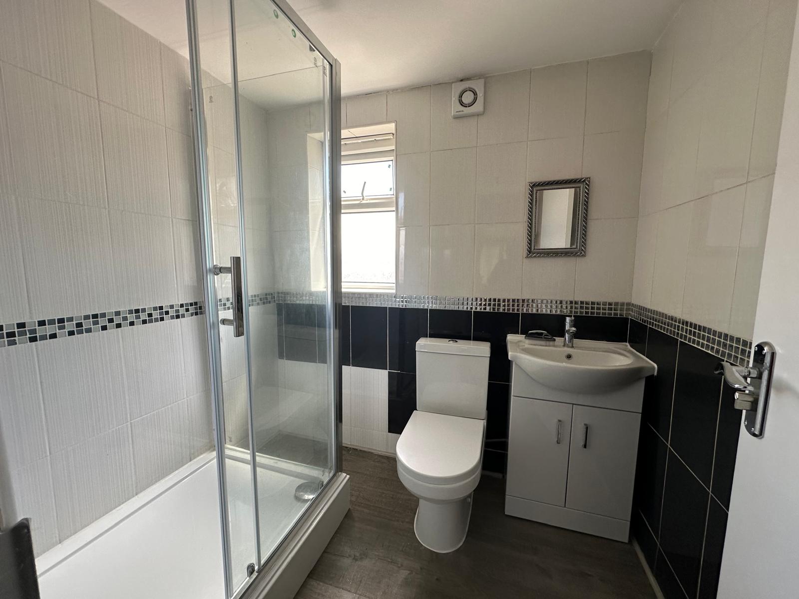 Room Barking Road in Greater London