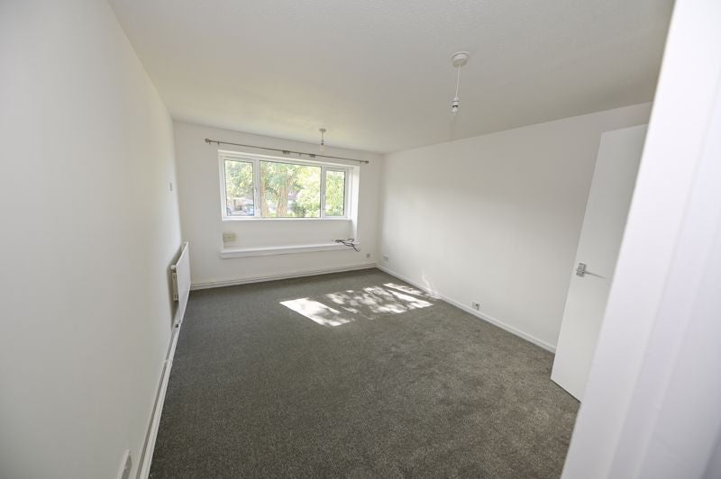 Flat Widgeon Close in Gosport