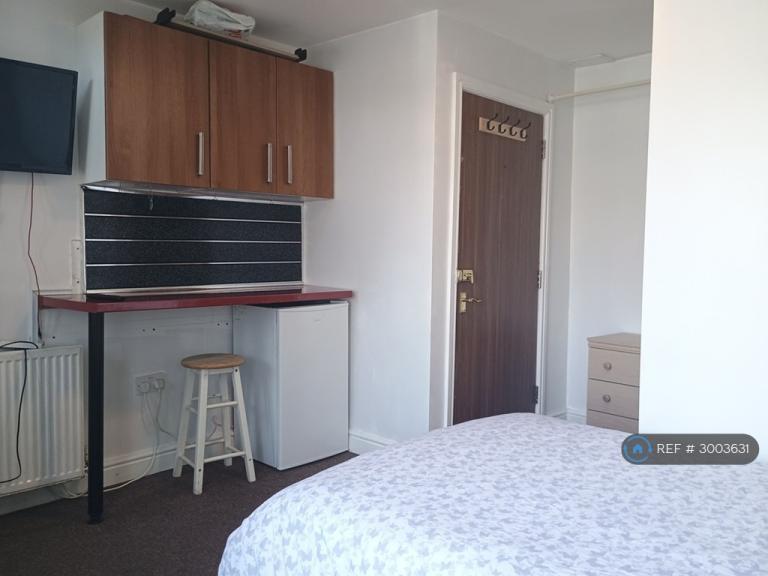 Room Stourbridge Road in Brierley Hill