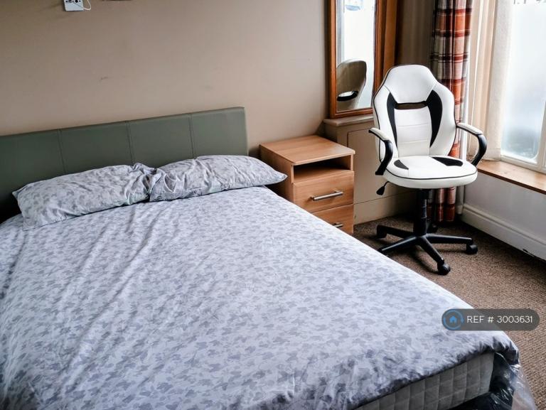 Room Stourbridge Road in Brierley Hill