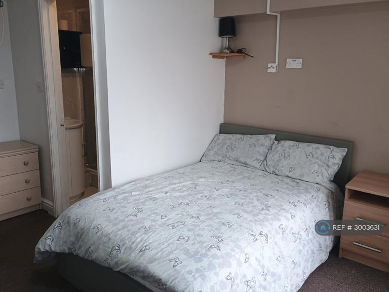 Room Stourbridge Road in Brierley Hill