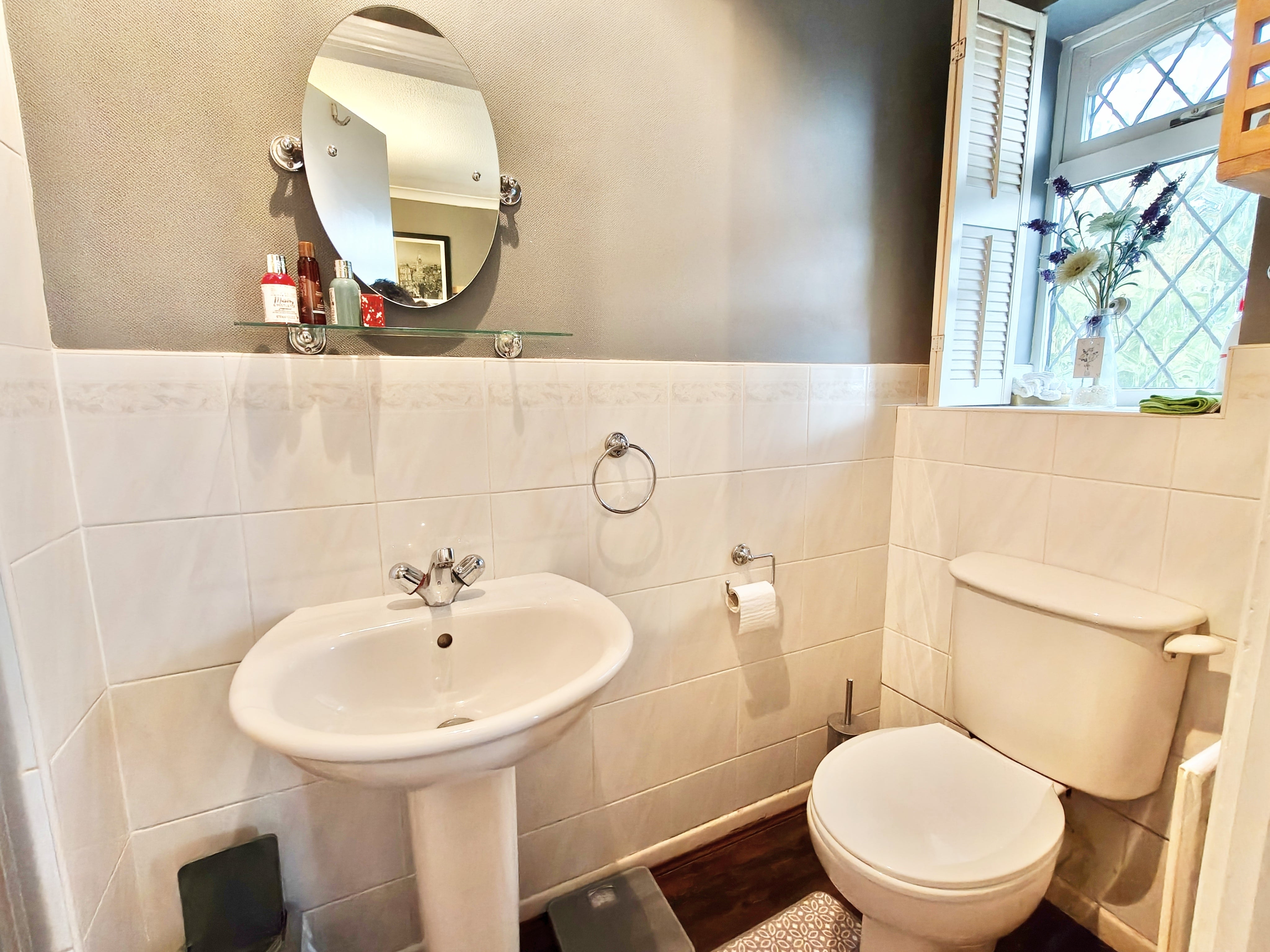 Room Castle Crescent in Metropolitan Borough of Solihull