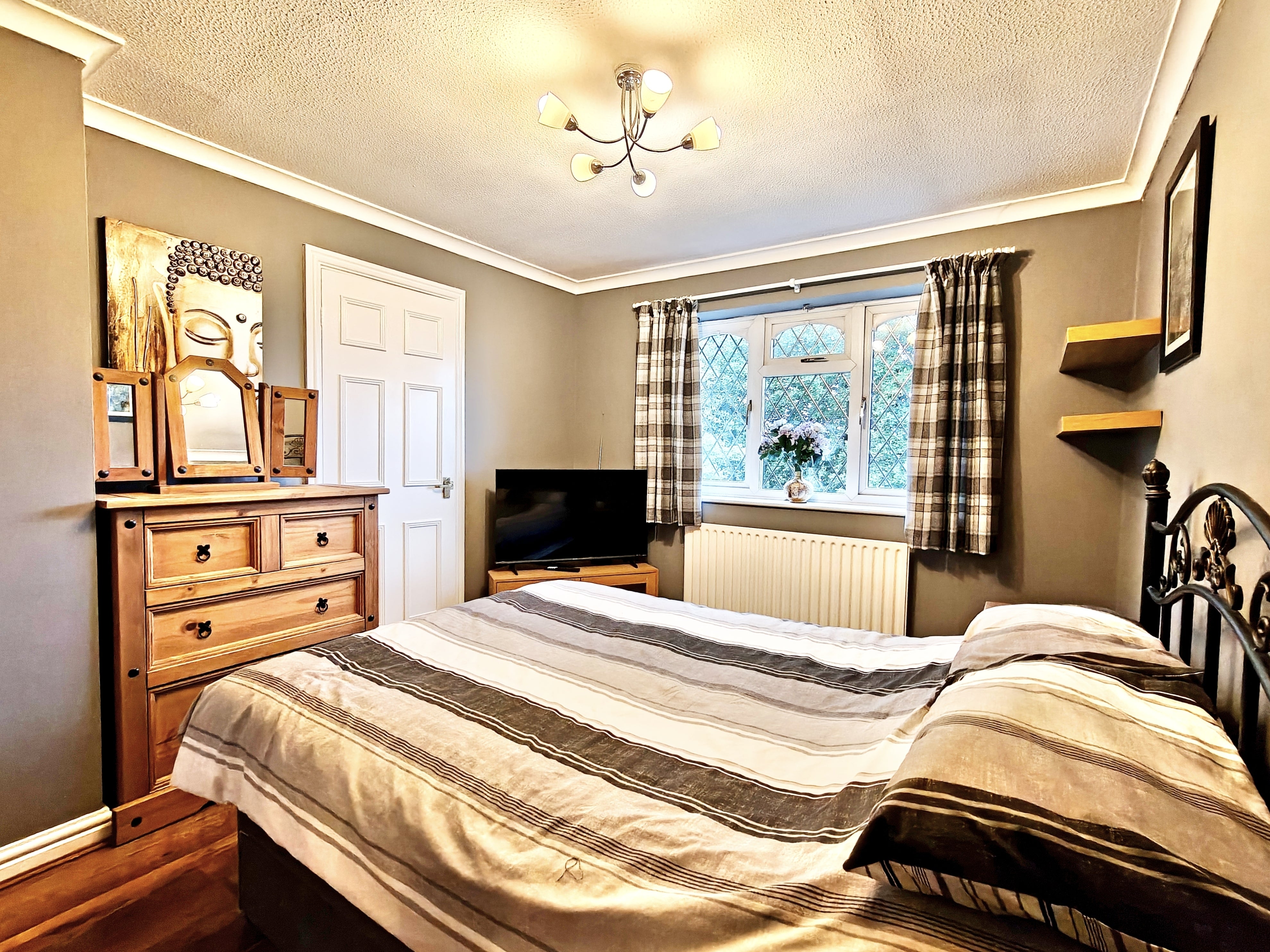 Room Castle Crescent in Metropolitan Borough of Solihull