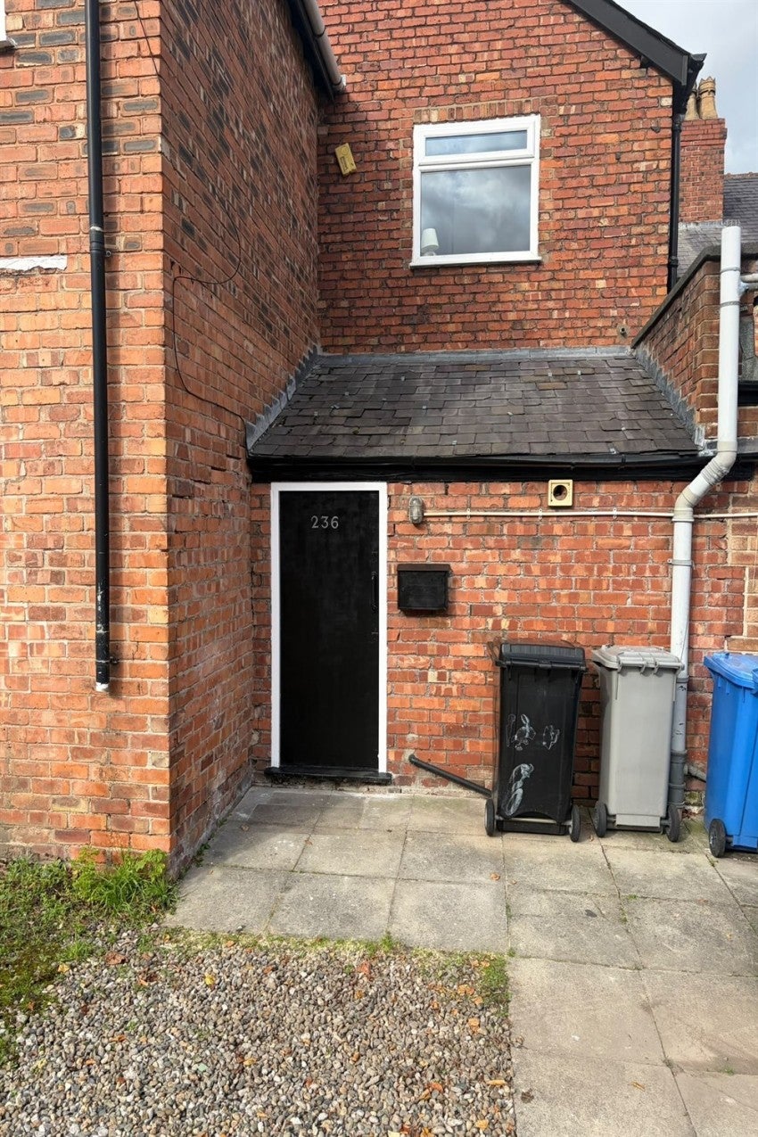 Flat Stockport Road in Trafford