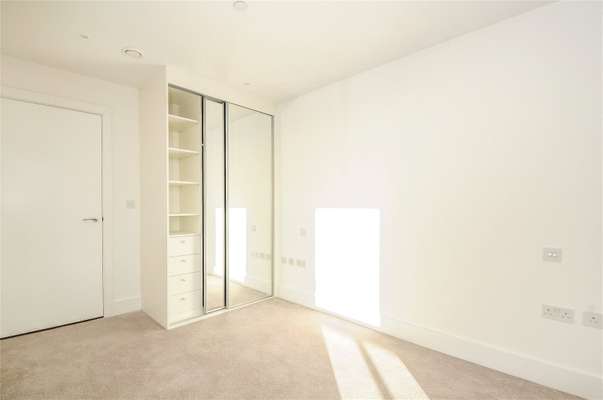 Flat Upper Richmond Road in Greater London