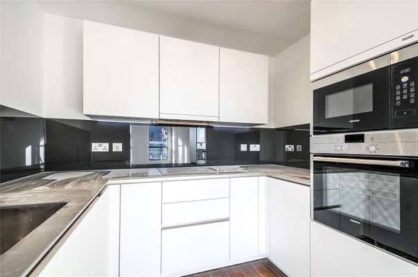 Flat Upper Richmond Road in Greater London