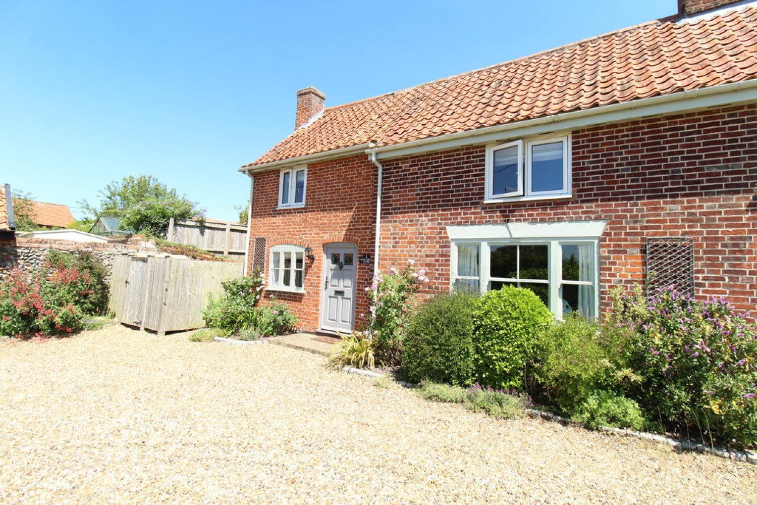 House Half Moon Close in West Suffolk