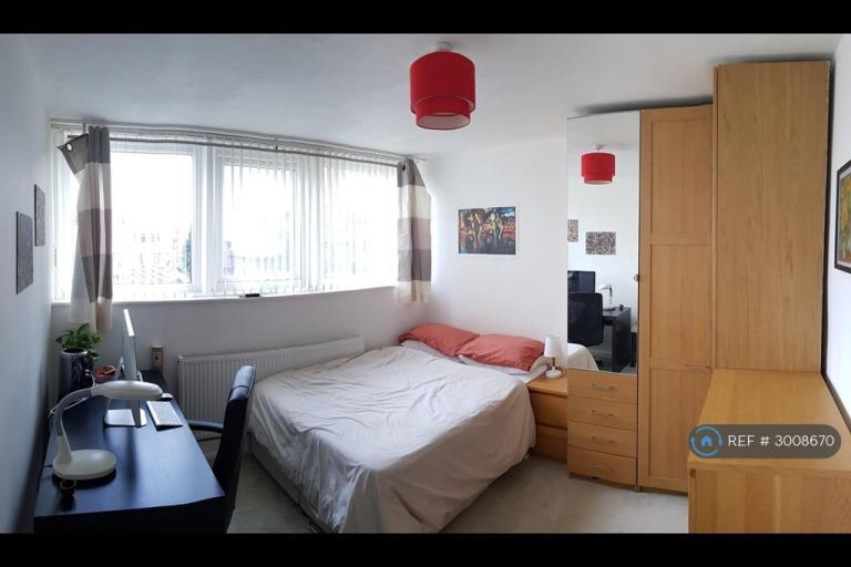 Flat Pitfield Street in Greater London