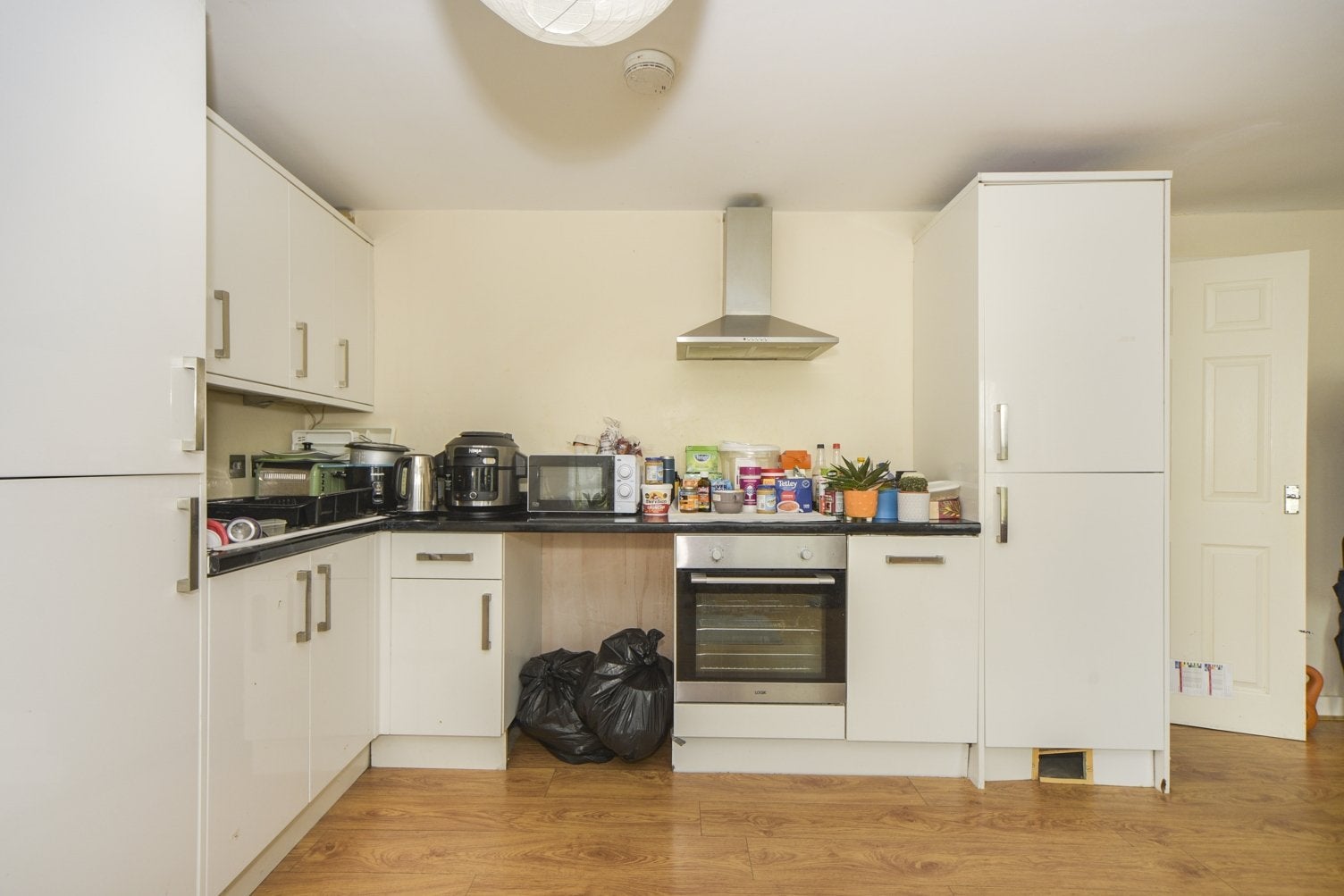 Flat Dryden Way in Greater London