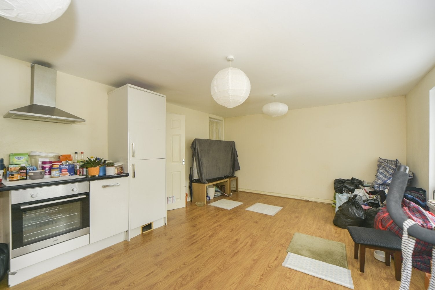 Flat Dryden Way in Greater London