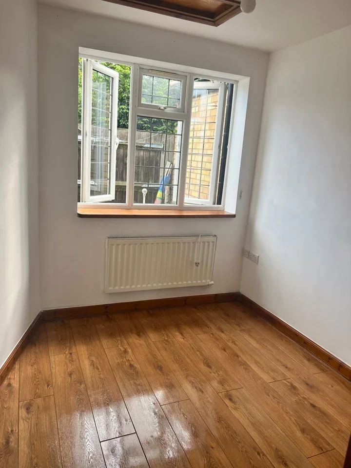 Flat Old Ruislip Road in Greater London