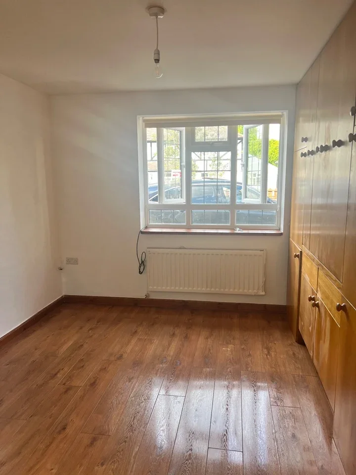 Flat Old Ruislip Road in Greater London