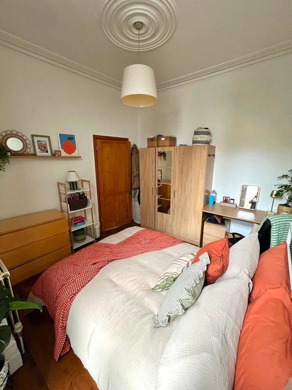 Room Dollis Road in Greater London