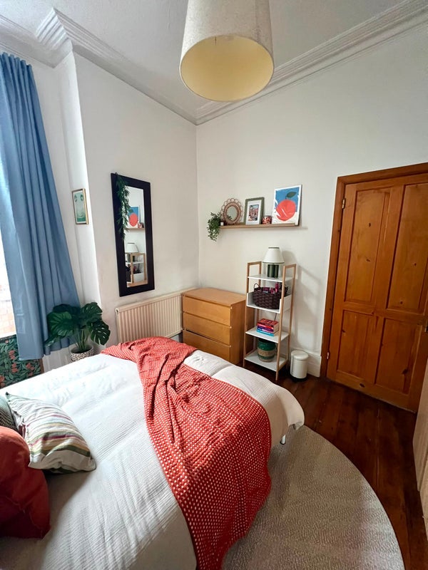 Room Dollis Road in Greater London