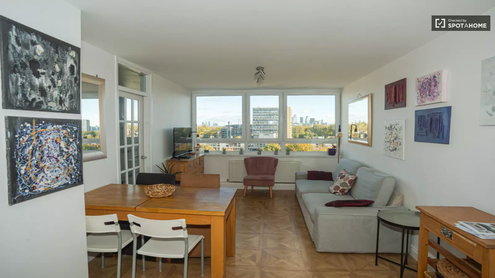Flat Surrey Lane in Greater London