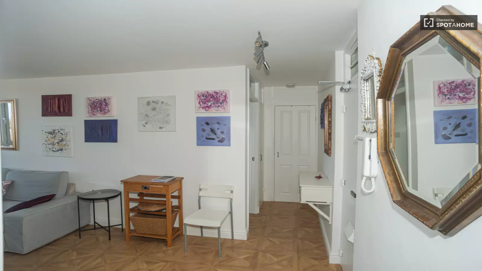 Flat Surrey Lane in Greater London