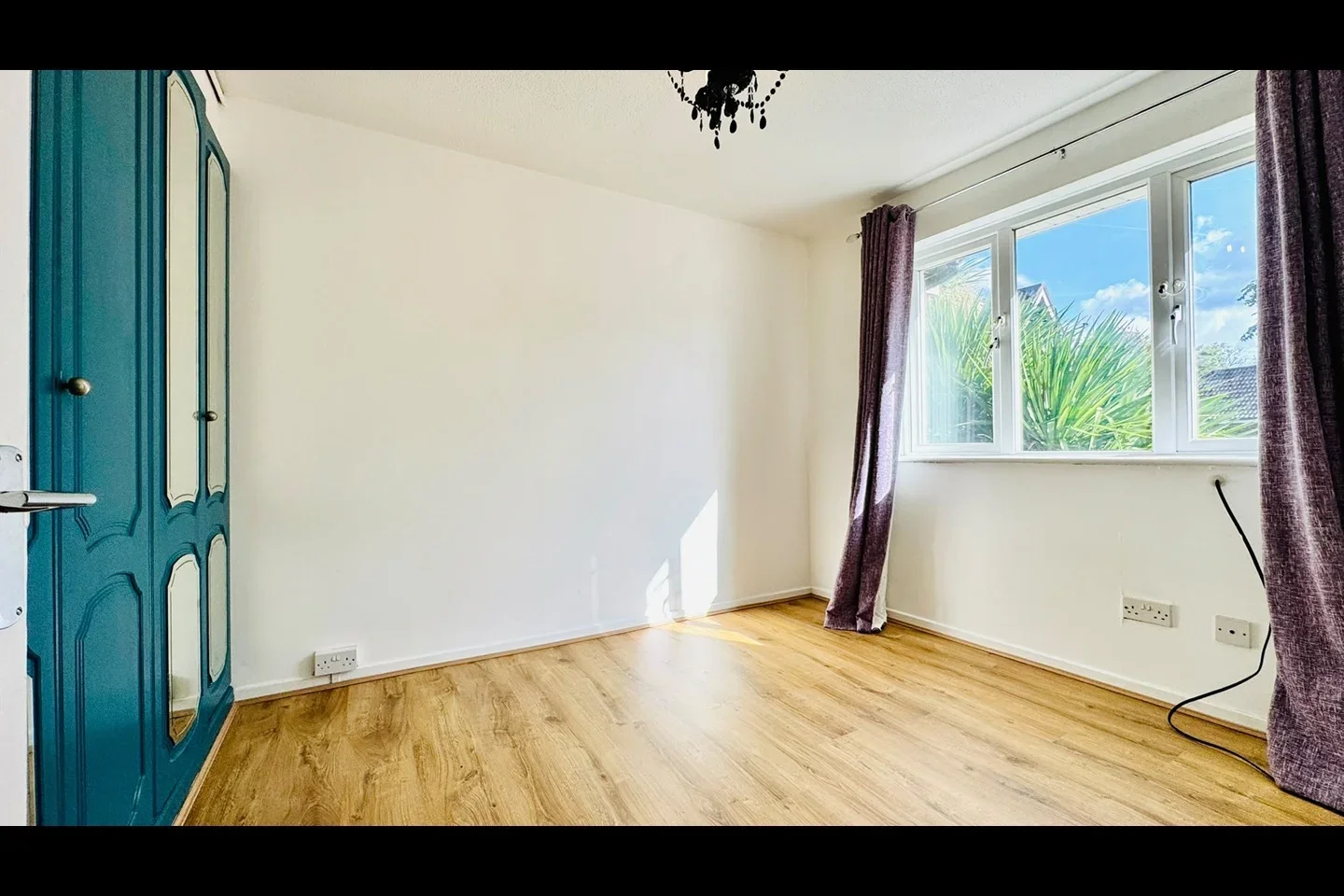 House Elmley Close in Greater London