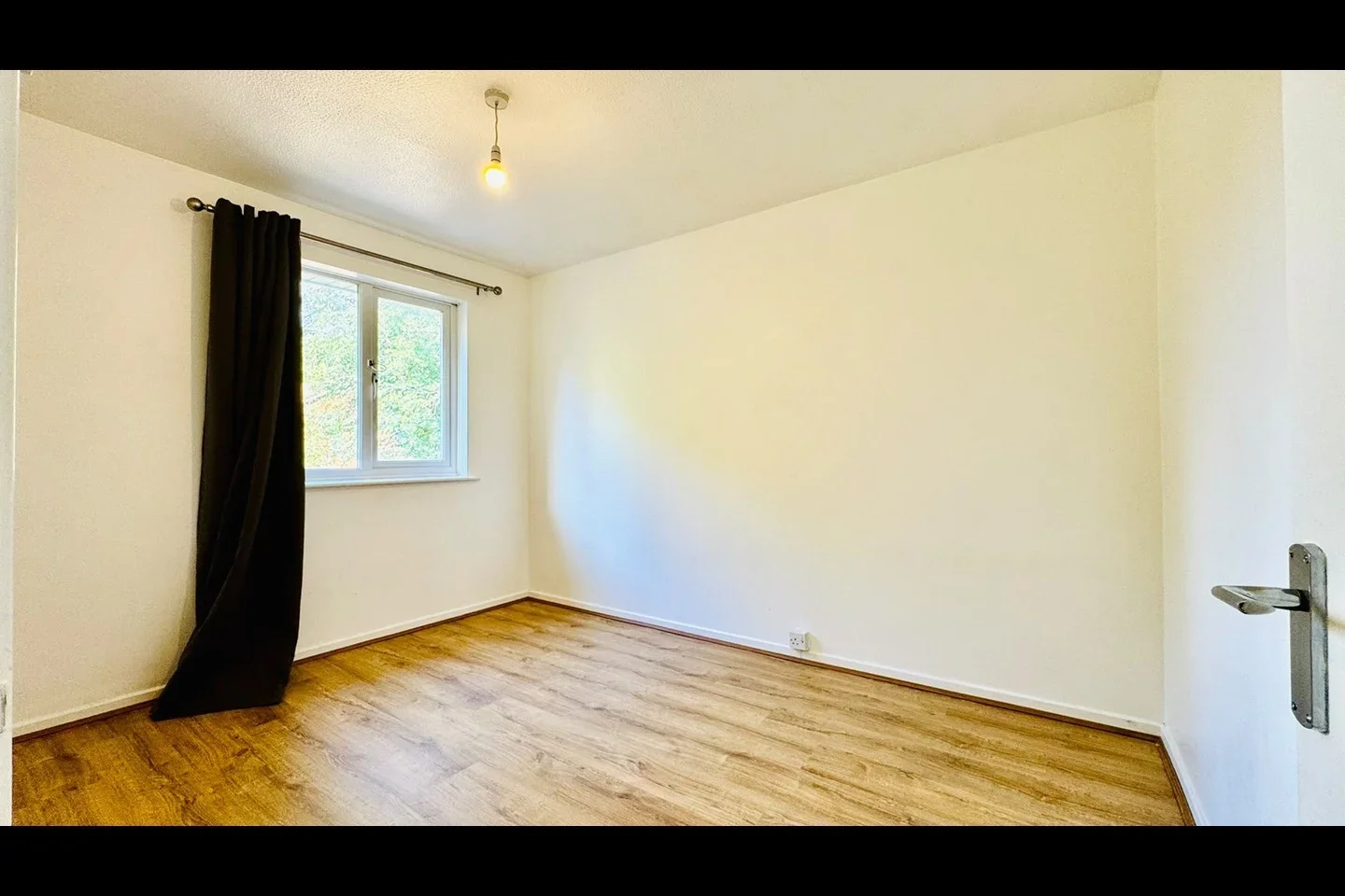 House Elmley Close in Greater London