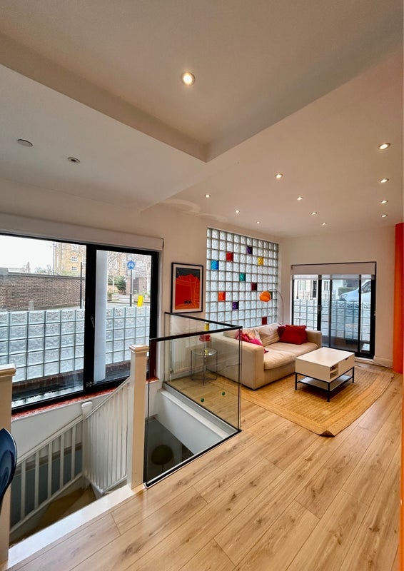 Room Crescent Lane in Greater London