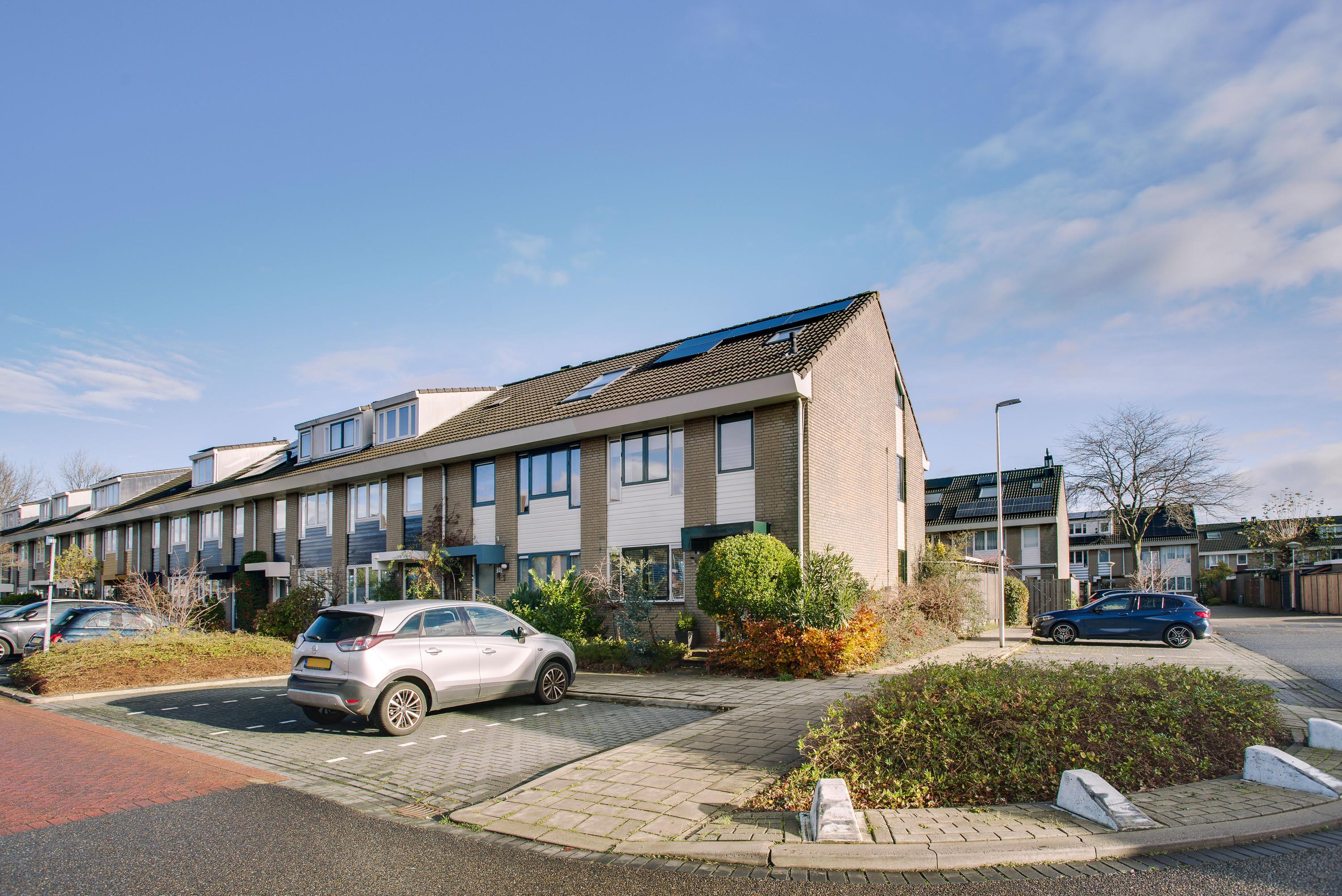 Huis Sartrezijde 42 in Zoetermeer