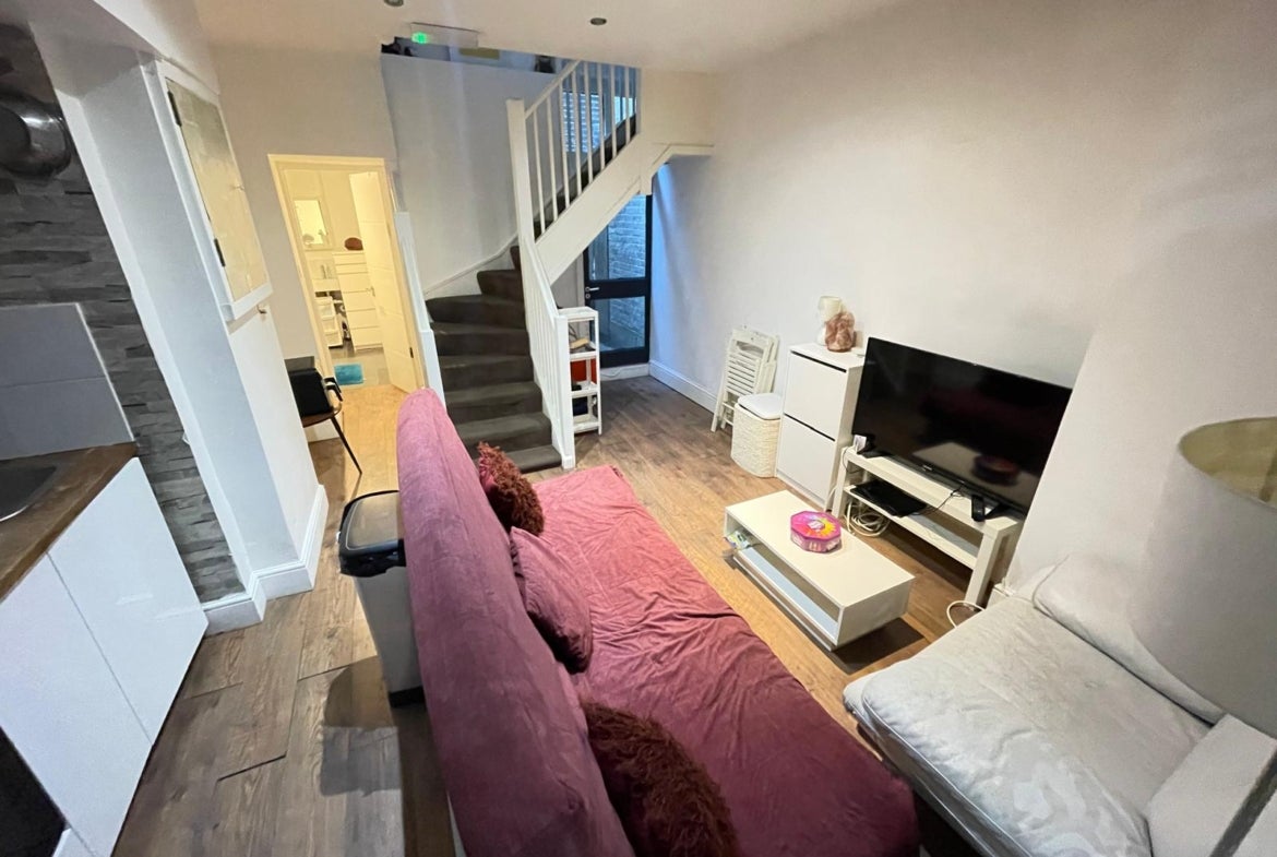 Flat Spelman Street in Greater London