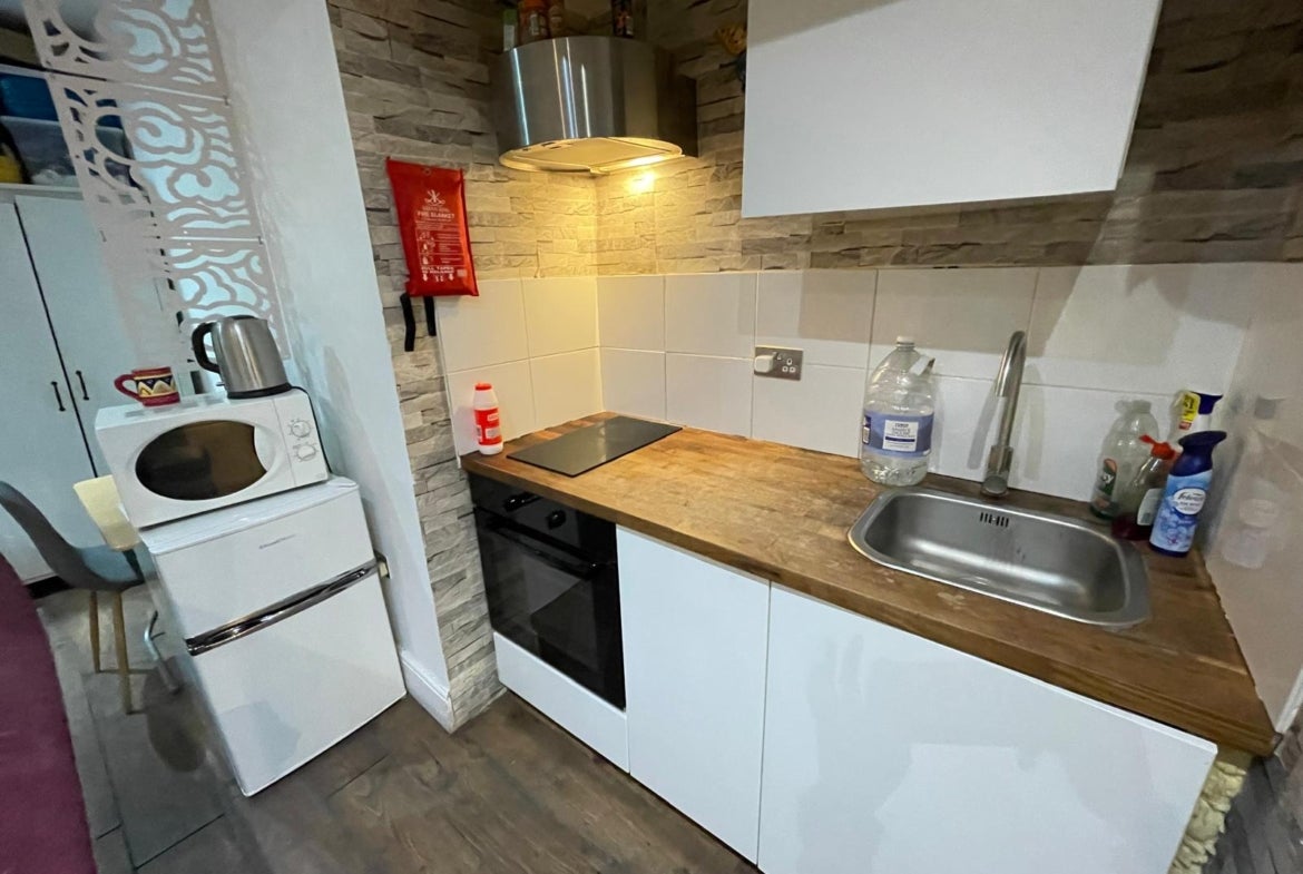 Flat Spelman Street in Greater London