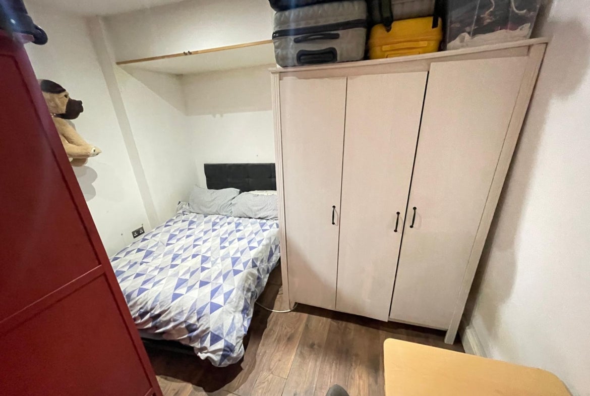 Flat Spelman Street in Greater London