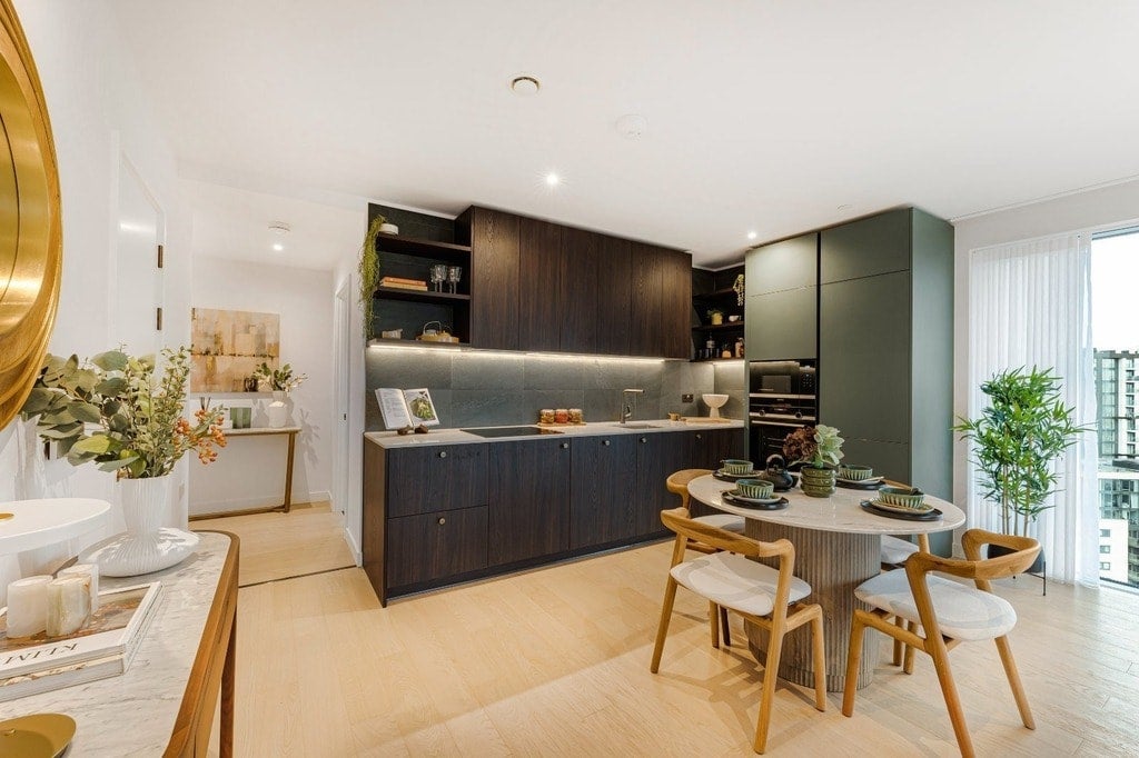 Flat Bodley Way in Greater London