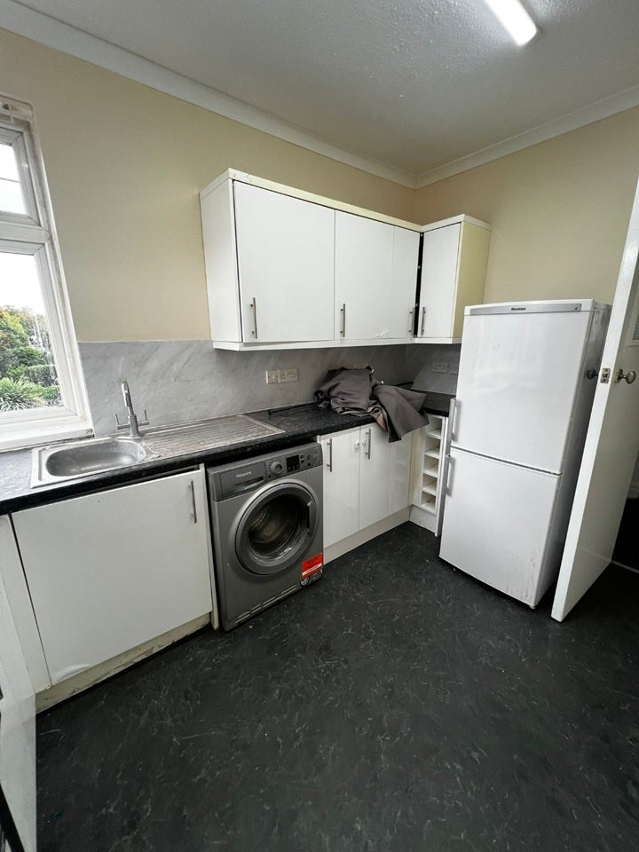 Flat Wickham Road in Greater London