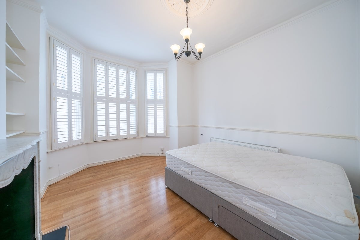 Flat Strathblaine Road in Greater London