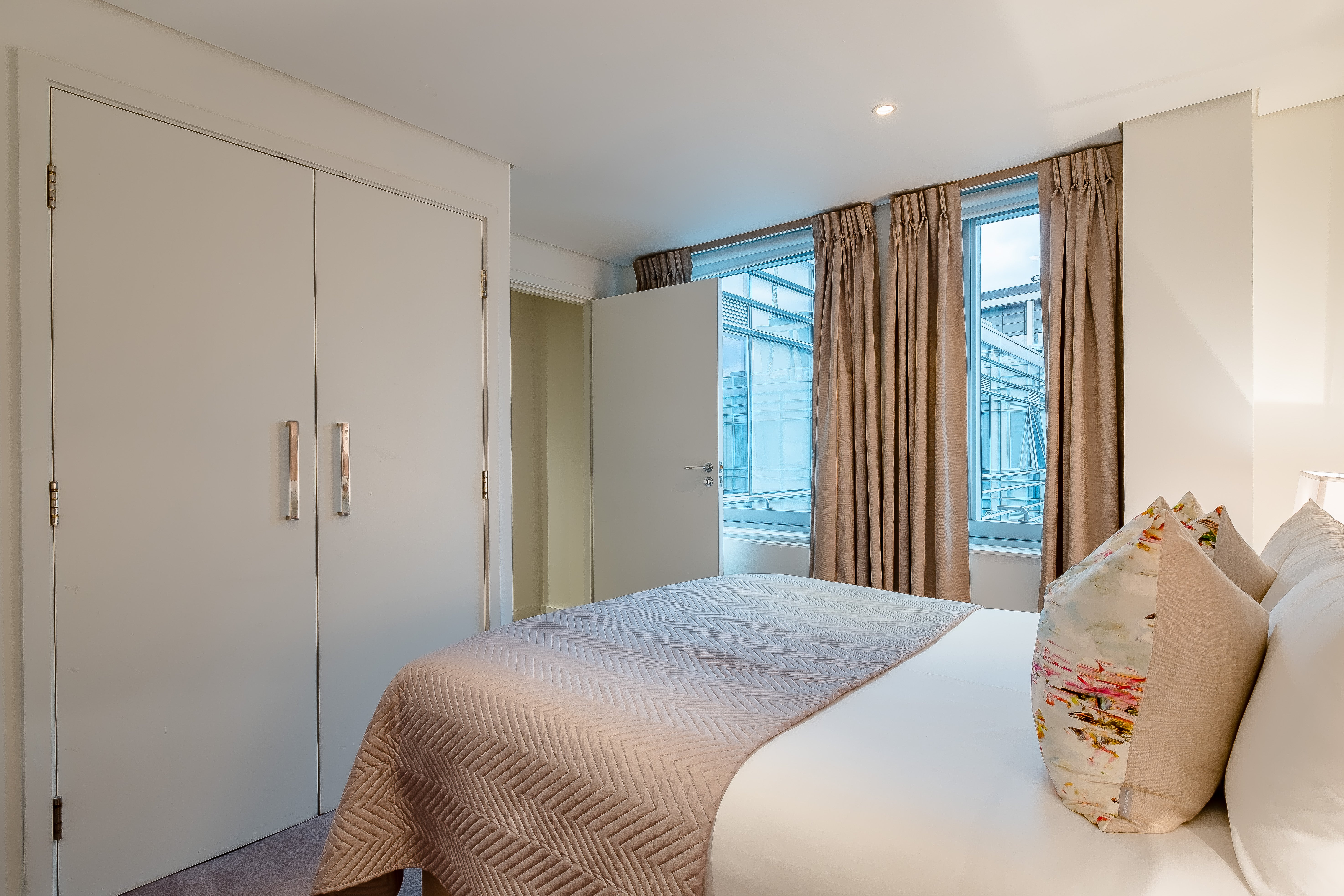 Flat Harbet Road in London
