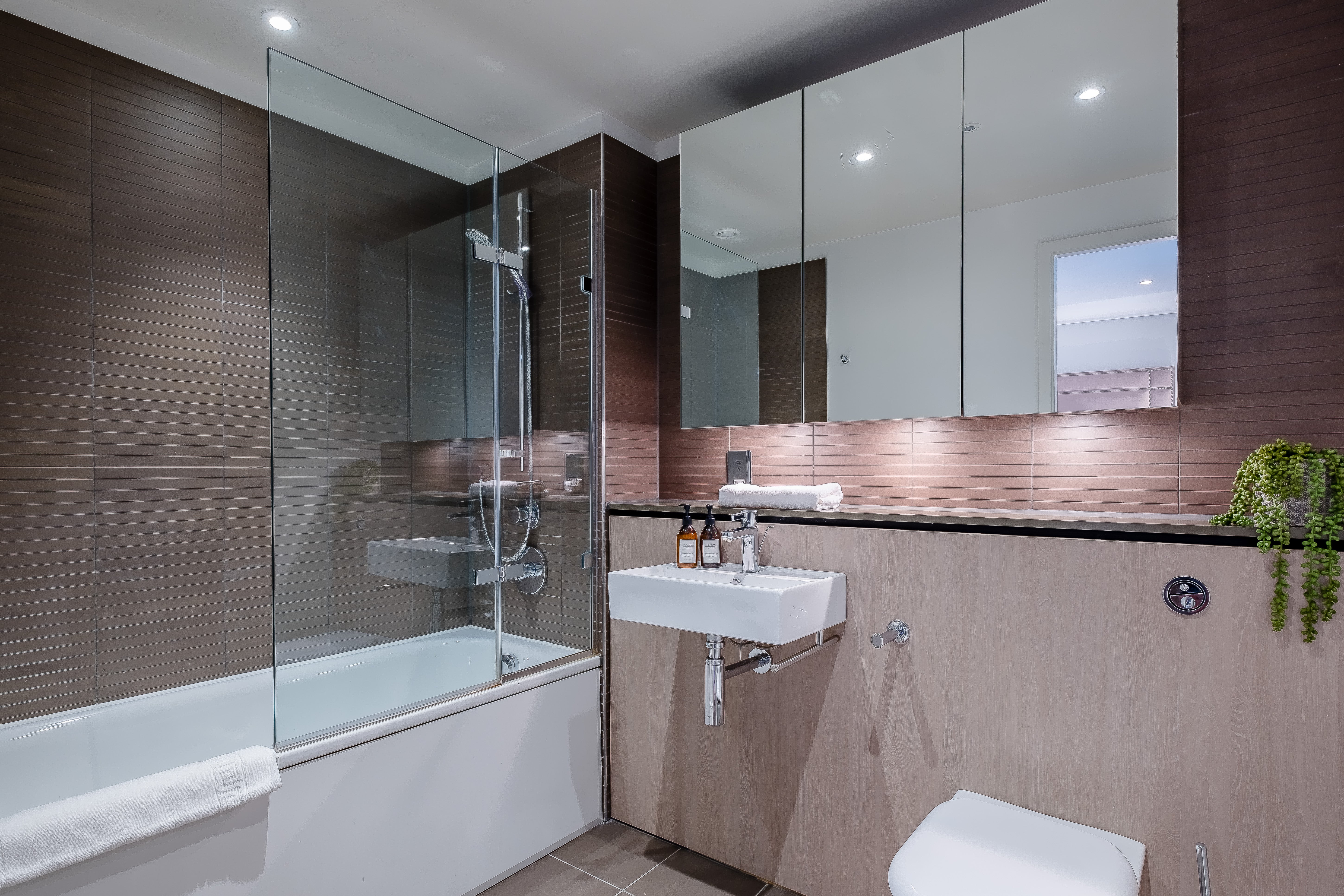 Flat Harbet Road in London