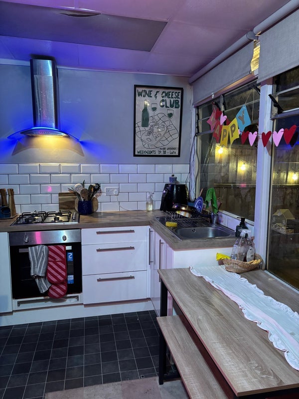 Room Gatton Road in Greater London