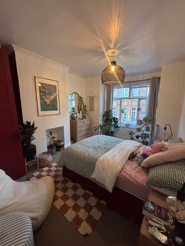 Room Gatton Road in Greater London