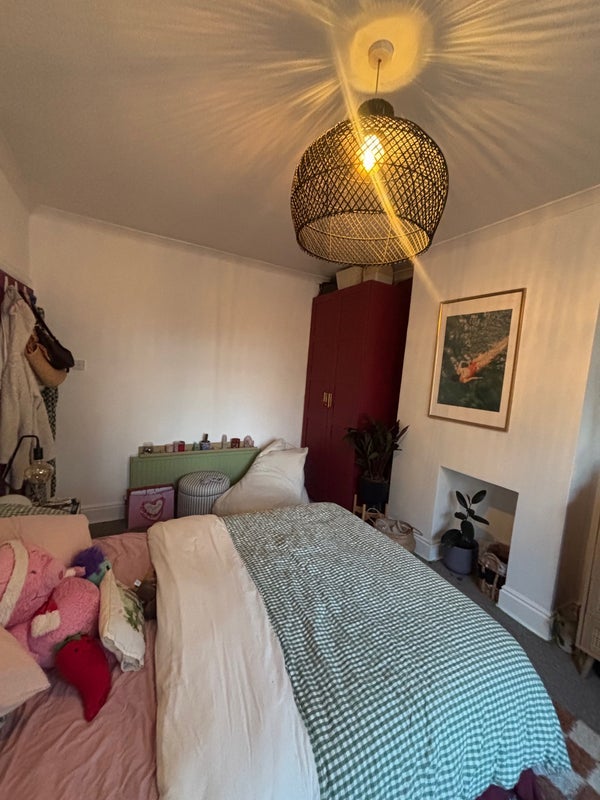 Room Gatton Road in Greater London