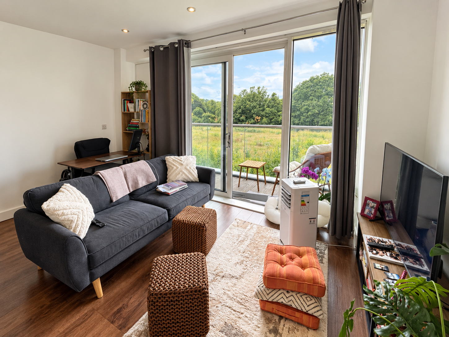 Flat Dowding Drive in Greater London