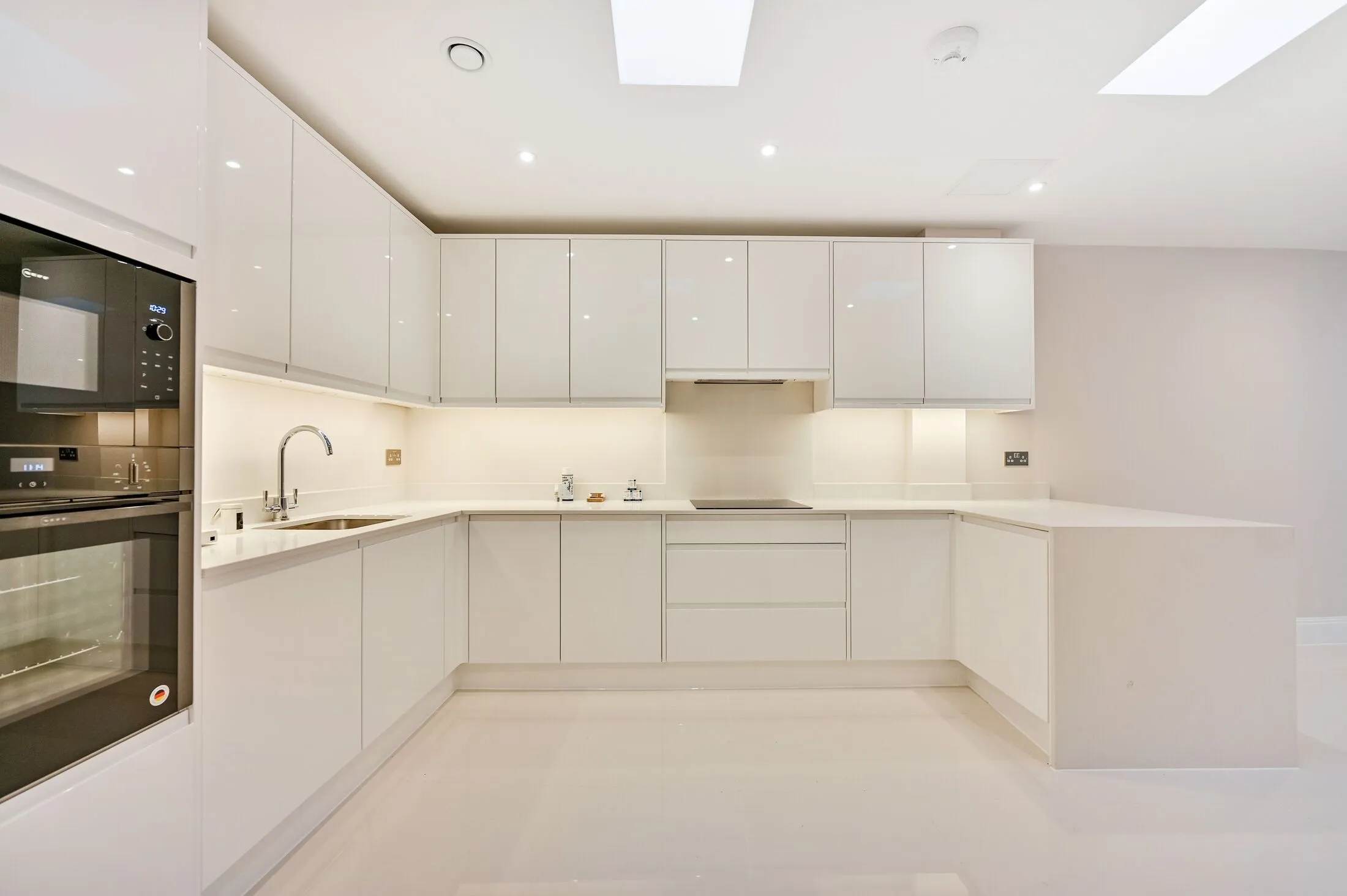 Flat Merton Road in Greater London