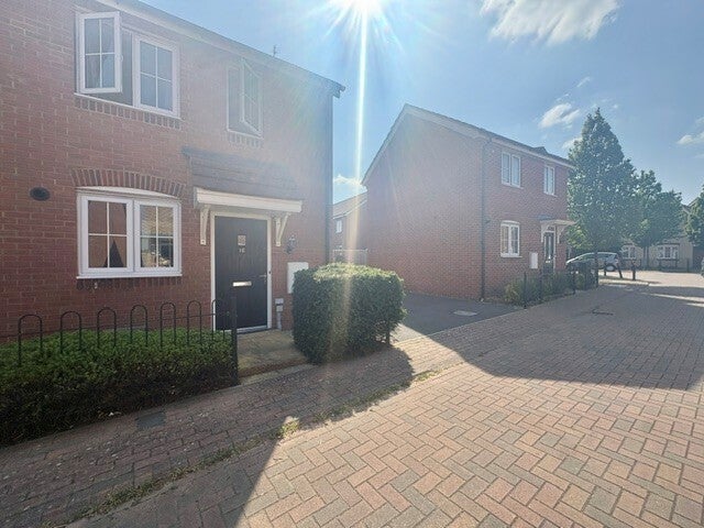 House Wheatcroft Way in Swindon