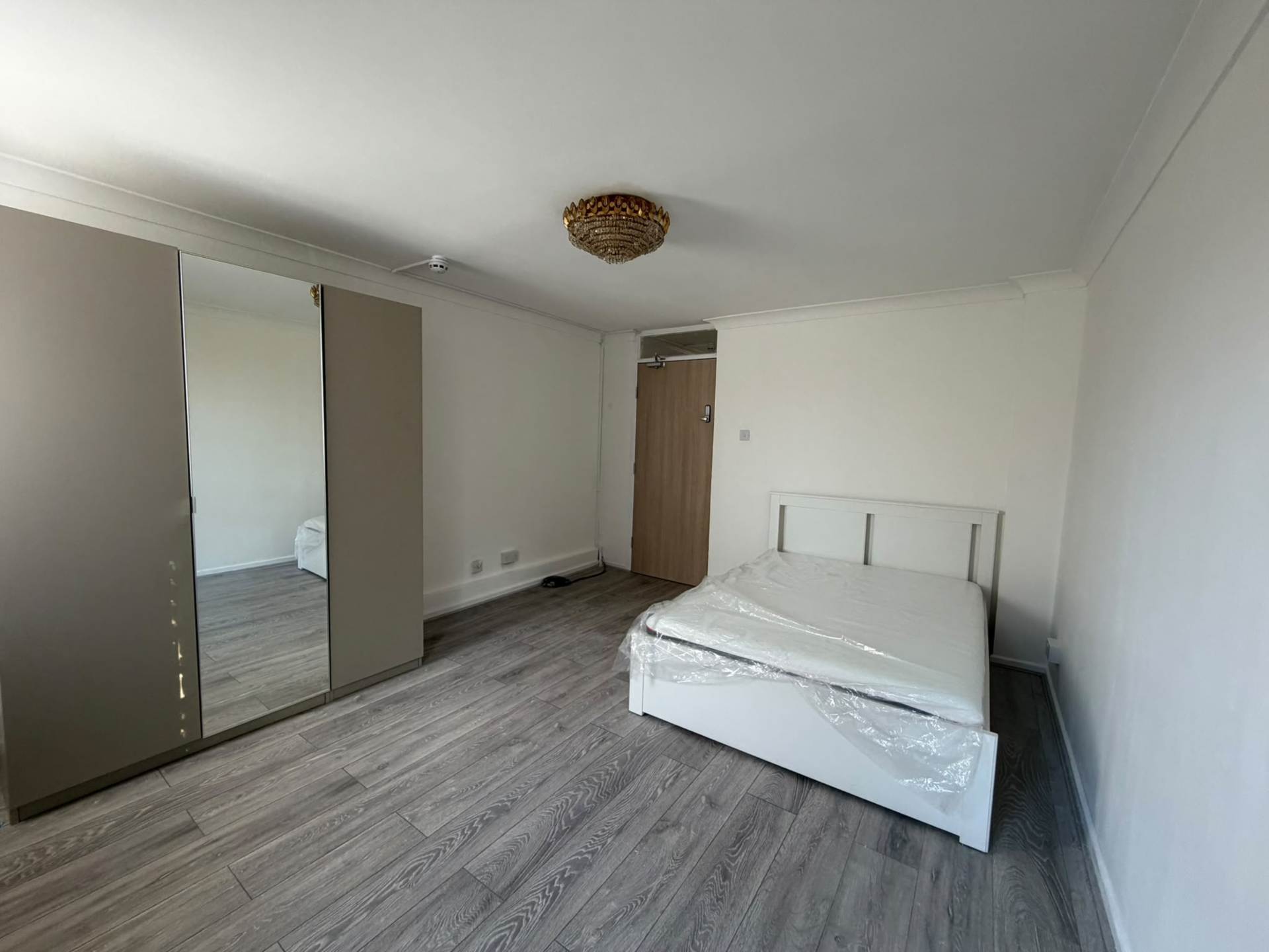 House Kemps Drive in Greater London