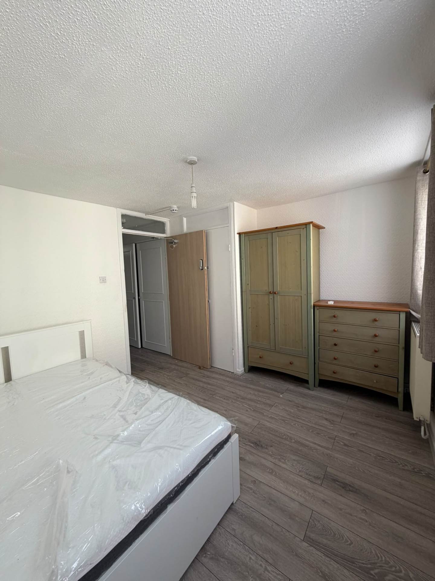 House Kemps Drive in Greater London