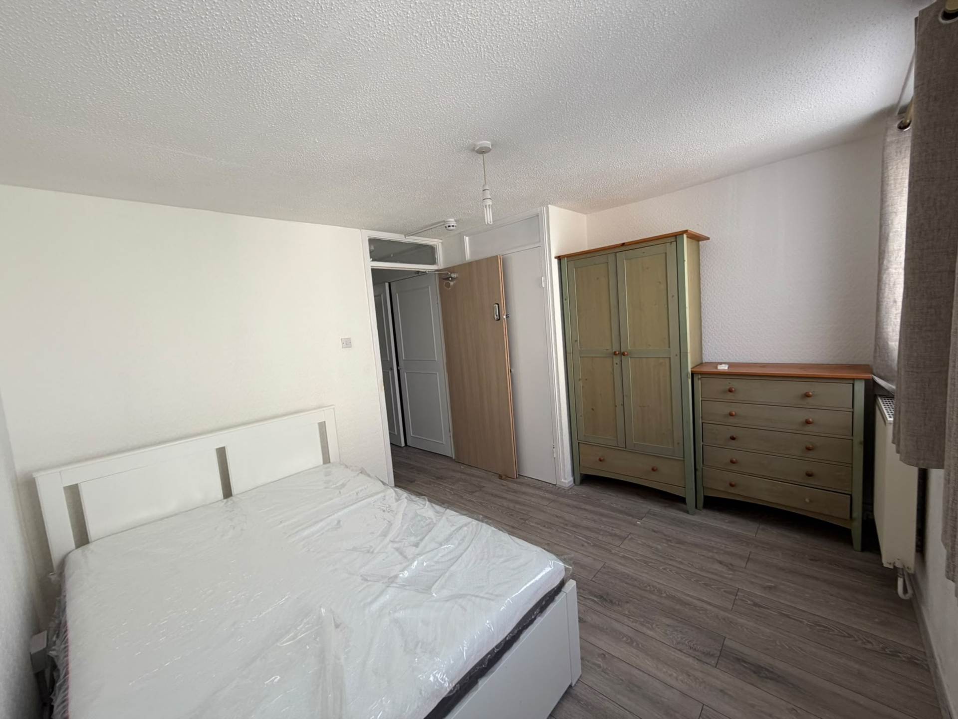House Kemps Drive in Greater London