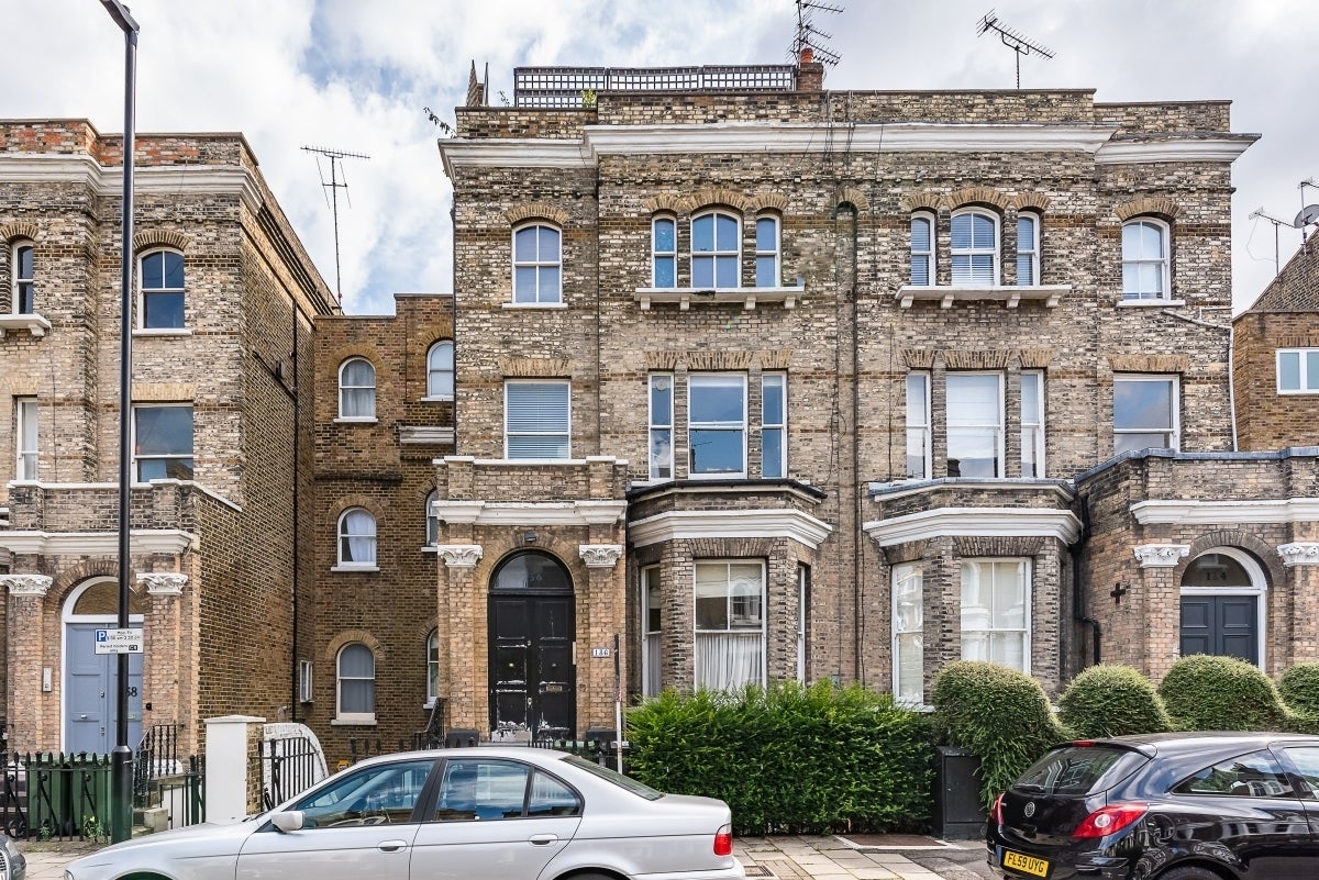 Flat Victoria Rise in Greater London