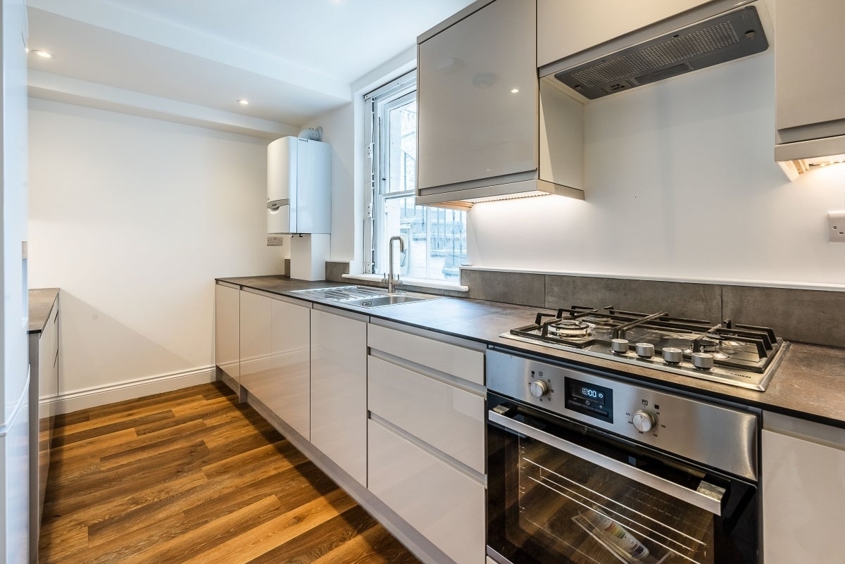 Flat Victoria Rise in Greater London