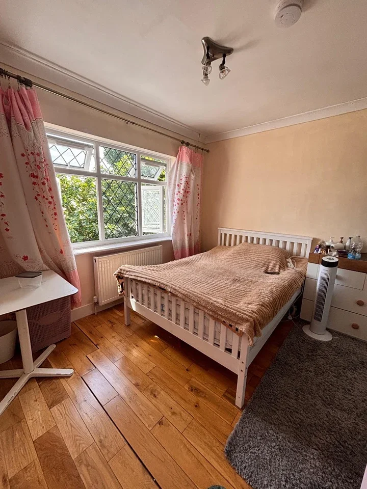 Room Le May Avenue in Greater London
