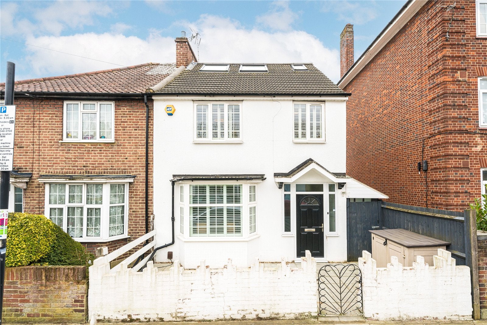 House Rogers Road in Greater London