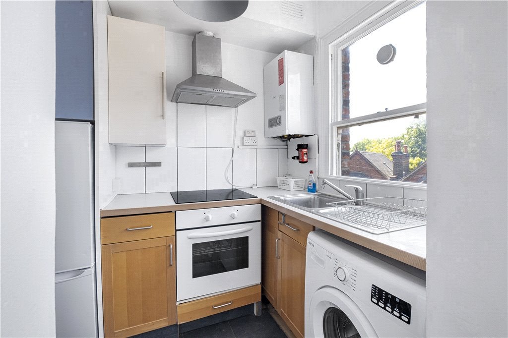 Flat Akerman Road in Greater London