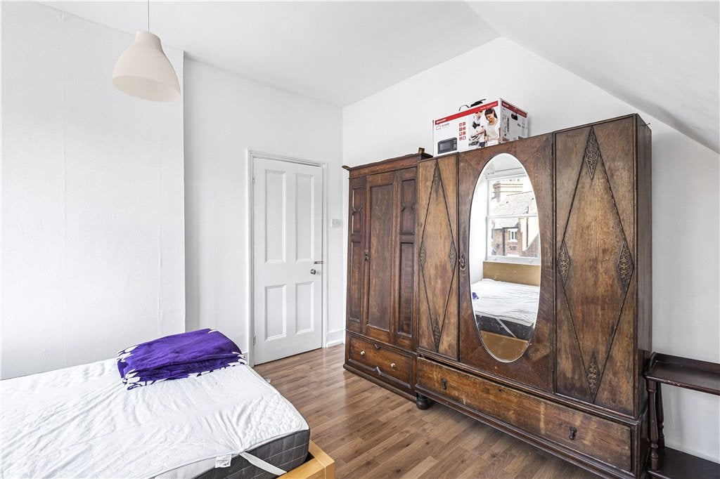 Flat Akerman Road in Greater London
