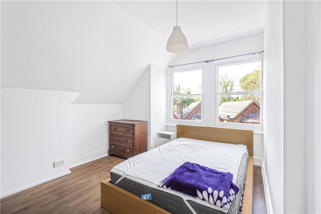 Flat Akerman Road in Greater London