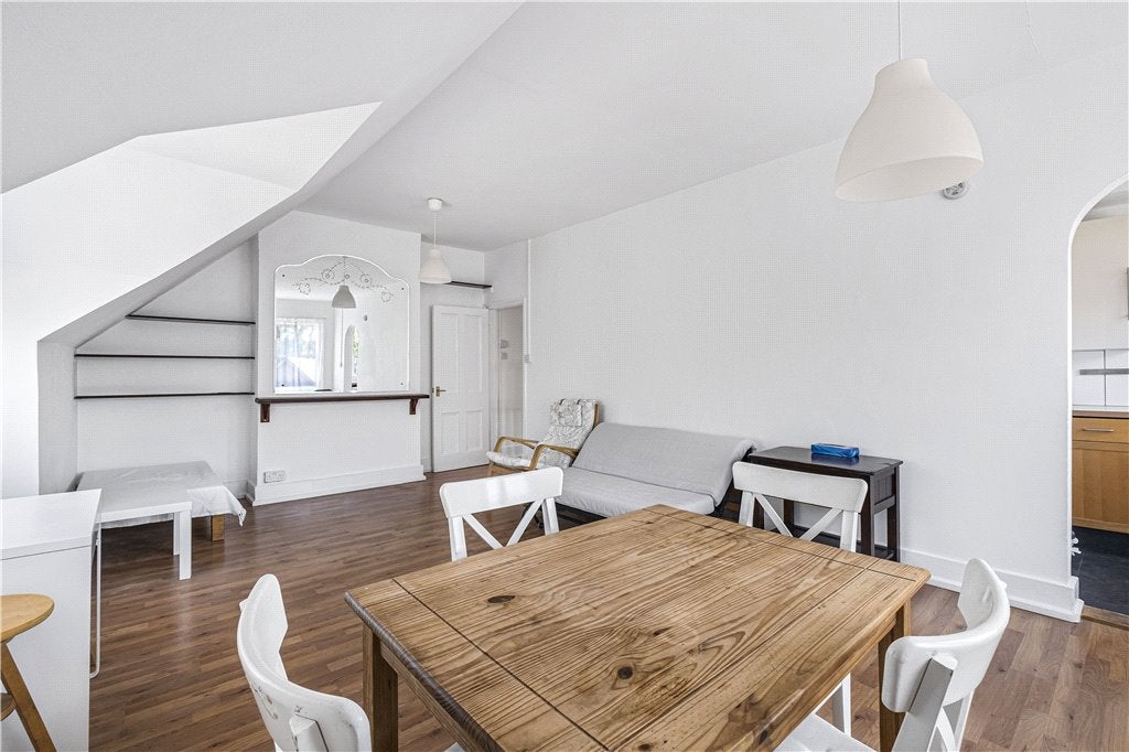 Flat Akerman Road in Greater London